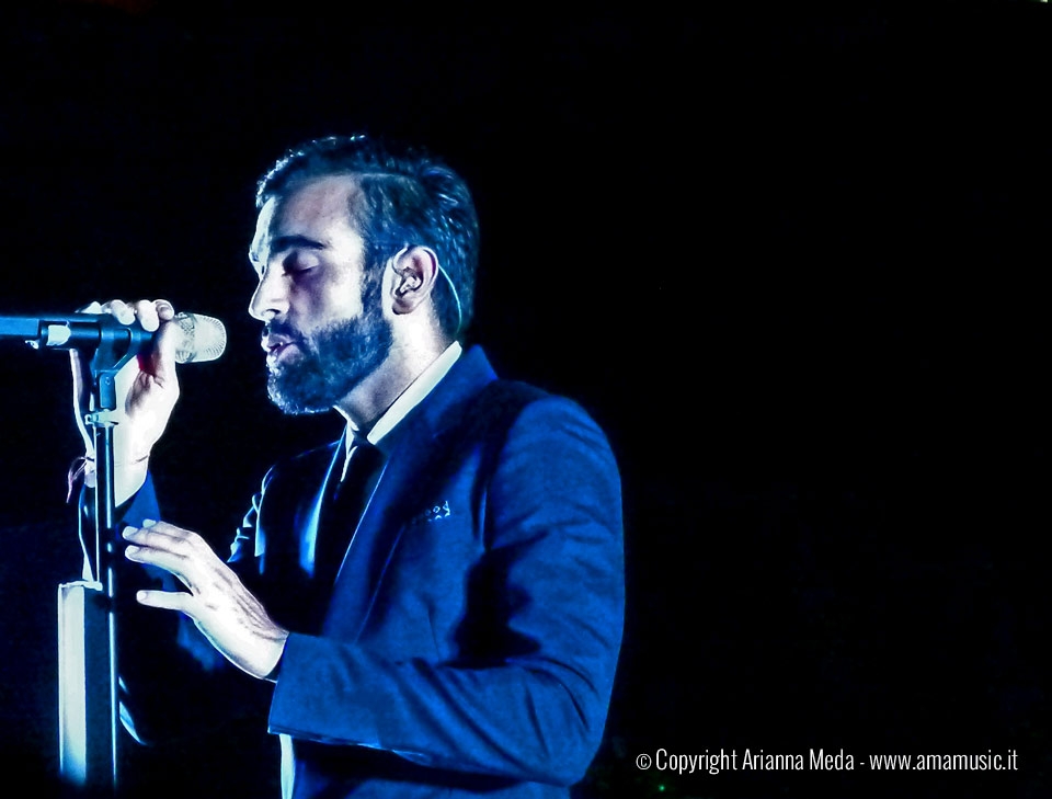Marco Mengoni guarda alla Spagna